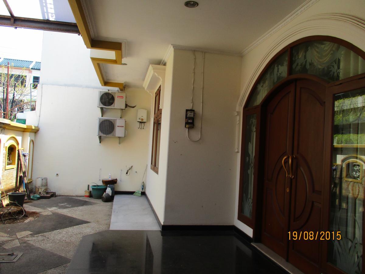 A Pousada The Backpacker Semarang Exterior foto