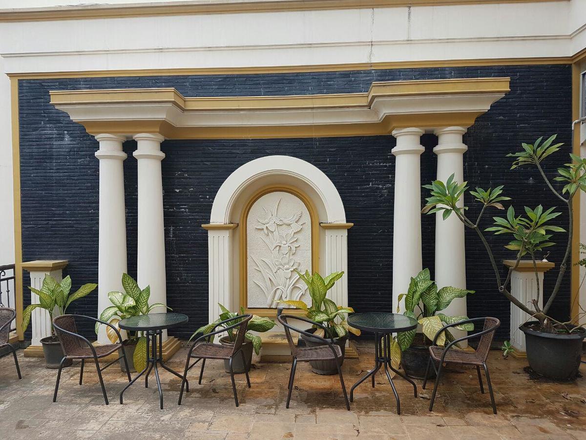 A Pousada The Backpacker Semarang Exterior foto