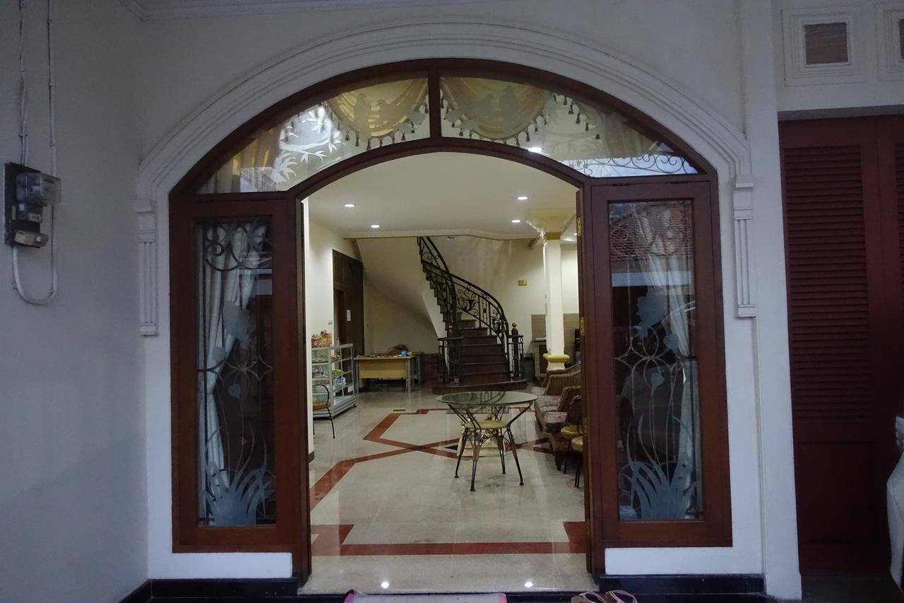 A Pousada The Backpacker Semarang Exterior foto