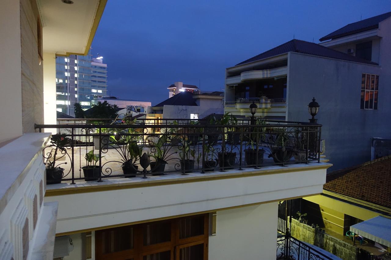 A Pousada The Backpacker Semarang Exterior foto