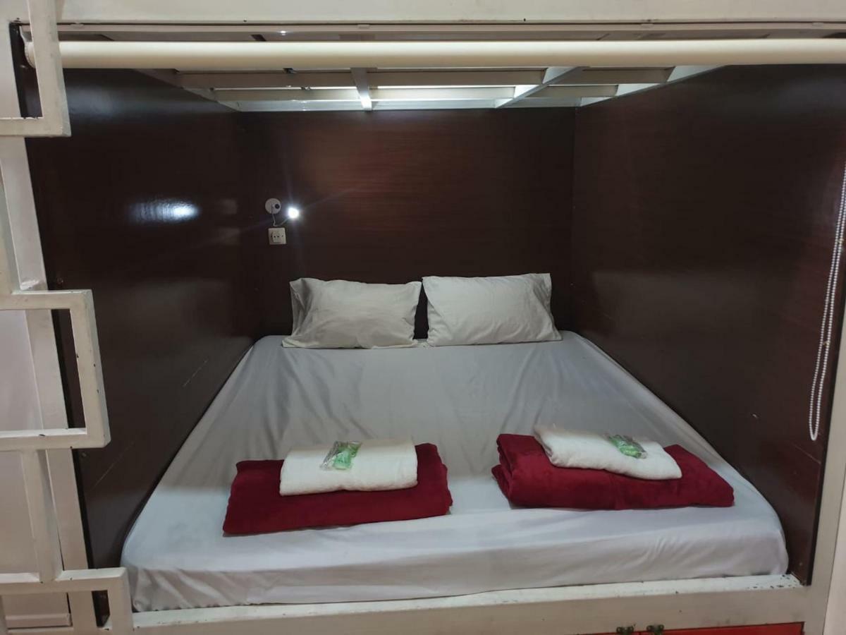 A Pousada The Backpacker Semarang Exterior foto
